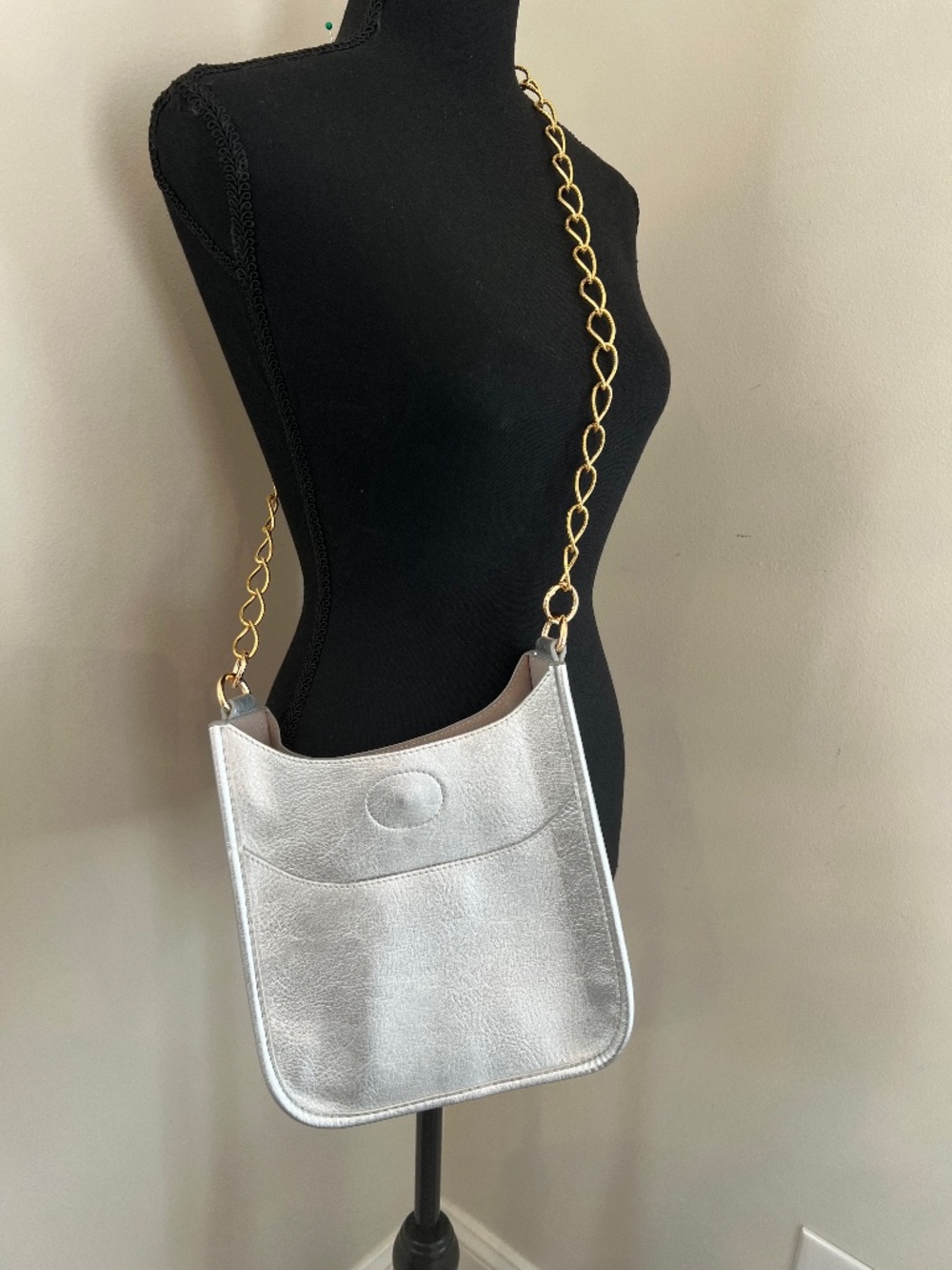 Ah-Dorned Silver Metallic Shoulder Purse Bag With Gold Tone Chain Strap and Magn